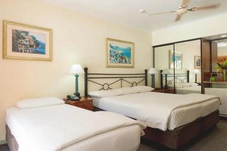 Palm Royale - 54
