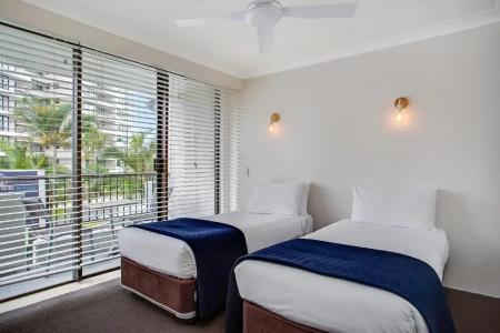 Pacific Broadbeach - 57