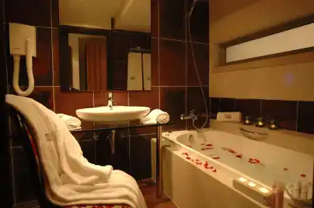 Angela Suites Boutique - 7