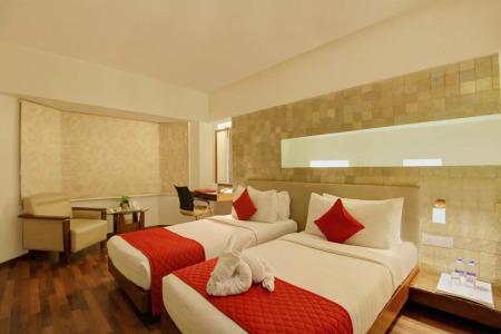 Monarch Luxur - Infantry Road - 5