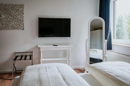 Robrooks Garni - 37