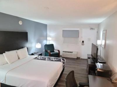 La Quinta Inn by Wyndham Near Busch Gardens - 23