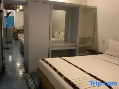 Flores Gallery - 17