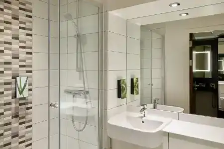 Premier Inn Euston - 8