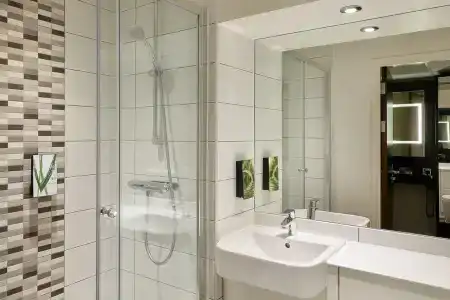 Premier Inn Hendon - The Hyde - 8