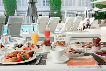 The Beverly Hilton - 14