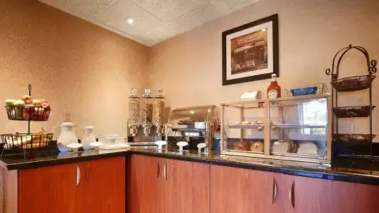 Best Western Plus Inn & Suites - 11