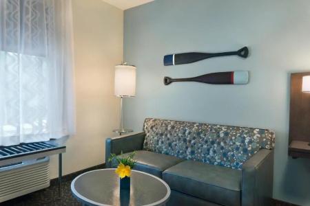 Oxford Suites - 31