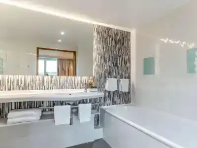 Novotel Edinburgh Park - 54