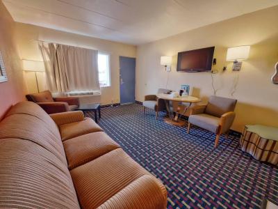 Seashire Inn & Suites - 19