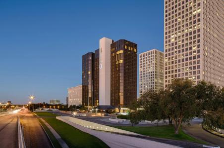 DoubleTree by Hilton Houston Greenway Plaza - 37