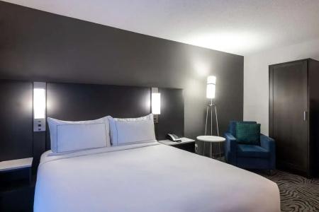 DoubleTree by Hilton North - 41