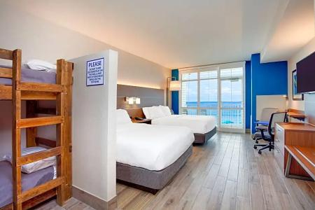 Holiday Inn Express & Suites Beach Beachfront by IHG - 149