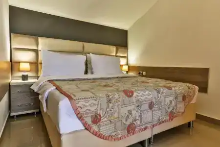 Villa Velzon Guesthouse - 93
