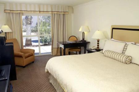 Ramada by Wyndham & Conference Center - 18