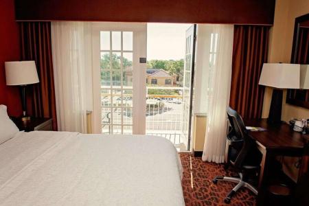 Hampton Inn & Suites - 4