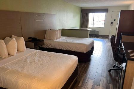 Quality Inn & Suites Downtown - 1