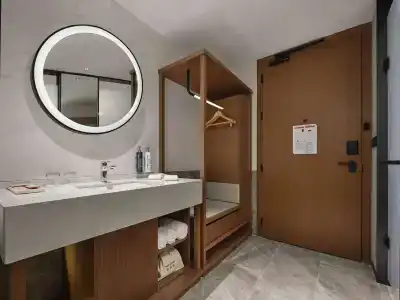 Hilton Garden Inn West Lake - 7
