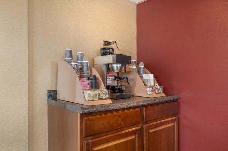 Red Roof Inn Virginia Beach - 40
