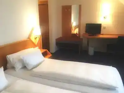 Hellers Twenty Four Ii -24h-Check-In- - 18