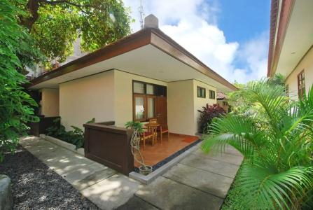 Yulia Beach Inn Kuta - 48