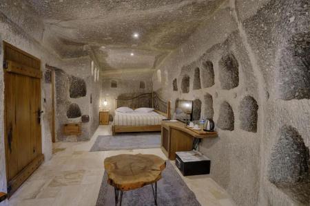 Hera Cave Suites - 68