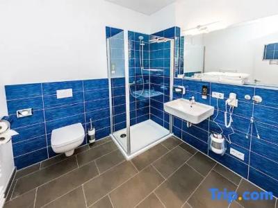 Best Western Plus Royal Suites - 32