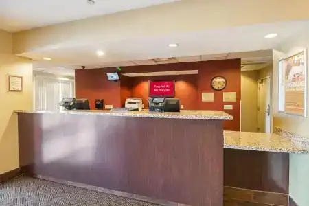 Red Roof Inn Plus + Phoenix West - 1