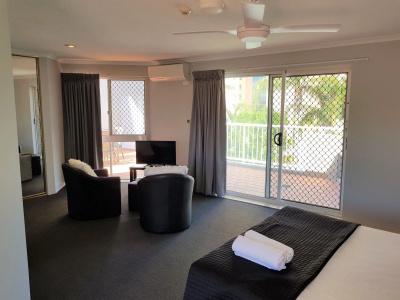 Markham Court - 4