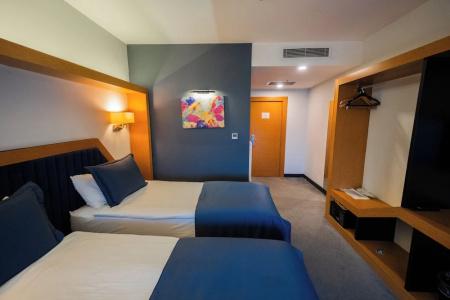 Roof 264 and Suites - 84