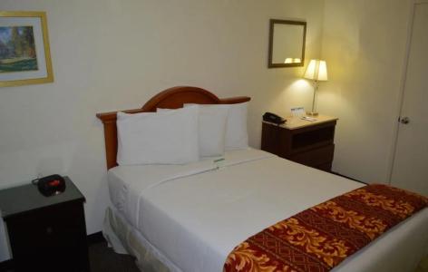 West Park Inn - 3