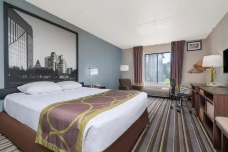 Super 8 by Wyndham/Airport - 18