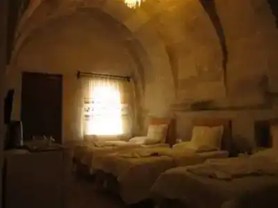 Falcon Cave Suites - 8