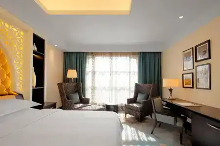 Sheraton Sharjah Beach Resort and Spa - 4