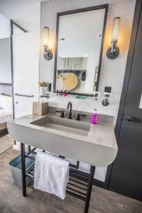 Moxy Chicago Downtown - 47