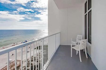 Hampton Inn & Suites Beach-Beachfront - 89