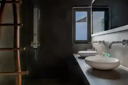 West East Suites - 90
