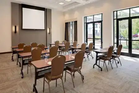 Hyatt Place North Shore - 12