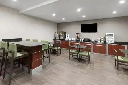 Super 8 by Wyndham San Antonio/Alamodome Area - 23