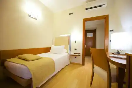 Best Western Crystal Palace - 32