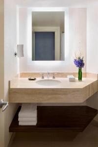 Sheraton Wall Centre - 8