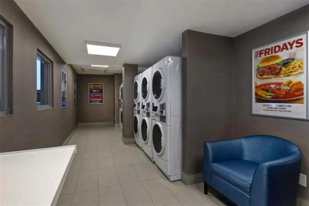 Embassy Suites by Hilton/ Fallsview - 40