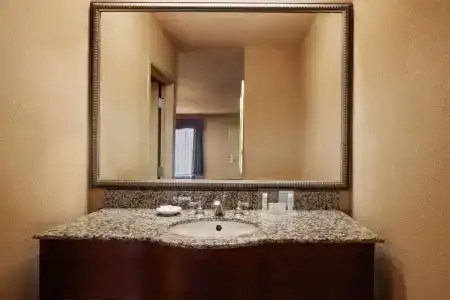 Days Inn & Suites by Wyndham - 15