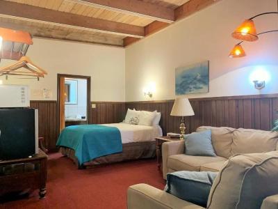 Breakers Boutique Inn - 59