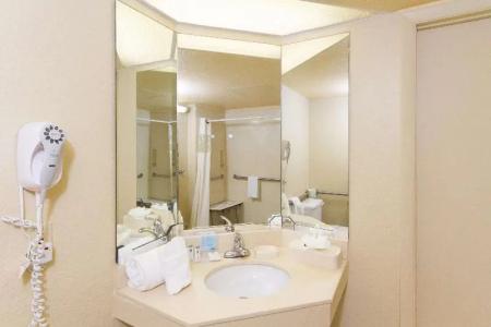 Hampton Inn - 62