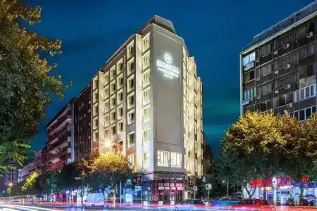 ad Imperial Plus Thessaloniki - 0