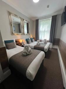 Tudor Court - 47