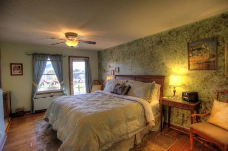 Blue Mountain Mist Country Inn - 111