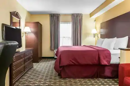 Clarion Inn & Suites Northwest - 34