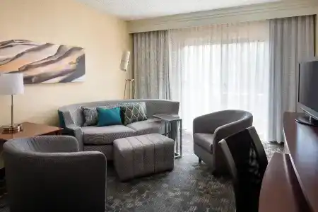 Courtyard by Marriott Denver Central Park - 2